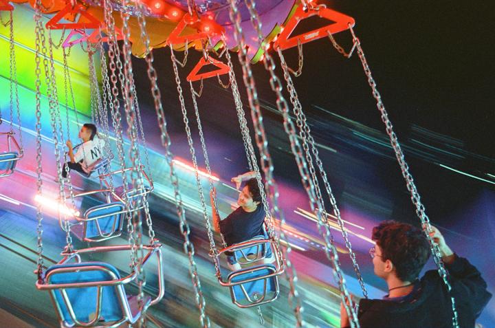 Fun n’ games [Minolta x700, Rokkor 35 mm f/2.8, Cinestill 800T]