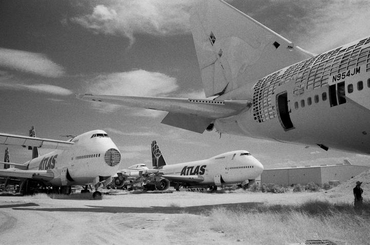 airplane graveyard [hexar AF + delta 400 + red 25 filter]