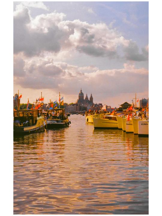 Amsterdam [Pentax 1000, Kodak Gold 200]