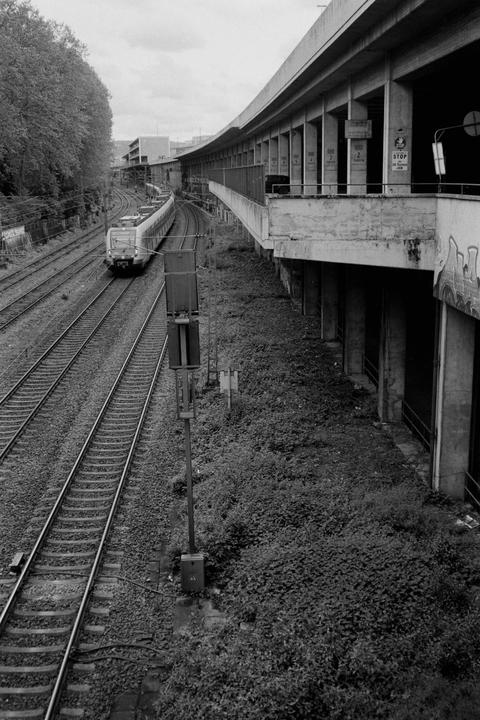 APX 100/400 - Walk through the city (not Paris)