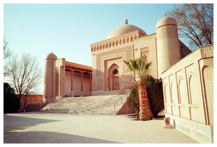 Abu Hafs Kabir, Bukhara [Leica M6, Voigtlander 28mm f/3.5, Kodak Gold 200]