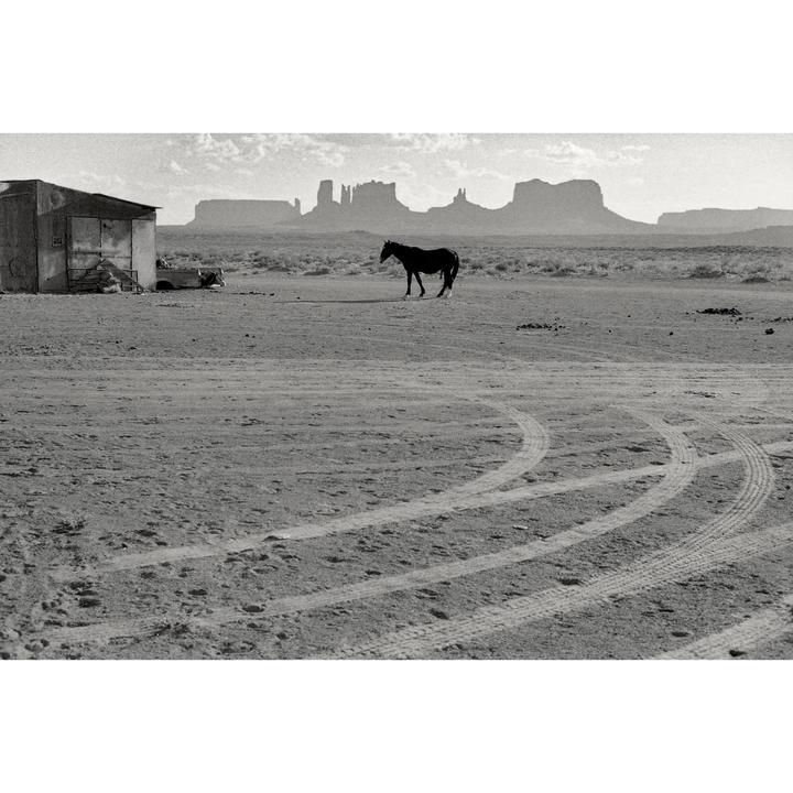 Monument Valley (Nikon FE2, 50mm f1.4, Illford HP5 400)