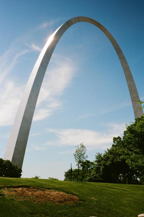 Hey look the Arch [Olympus trip 35, Ultramax 400]