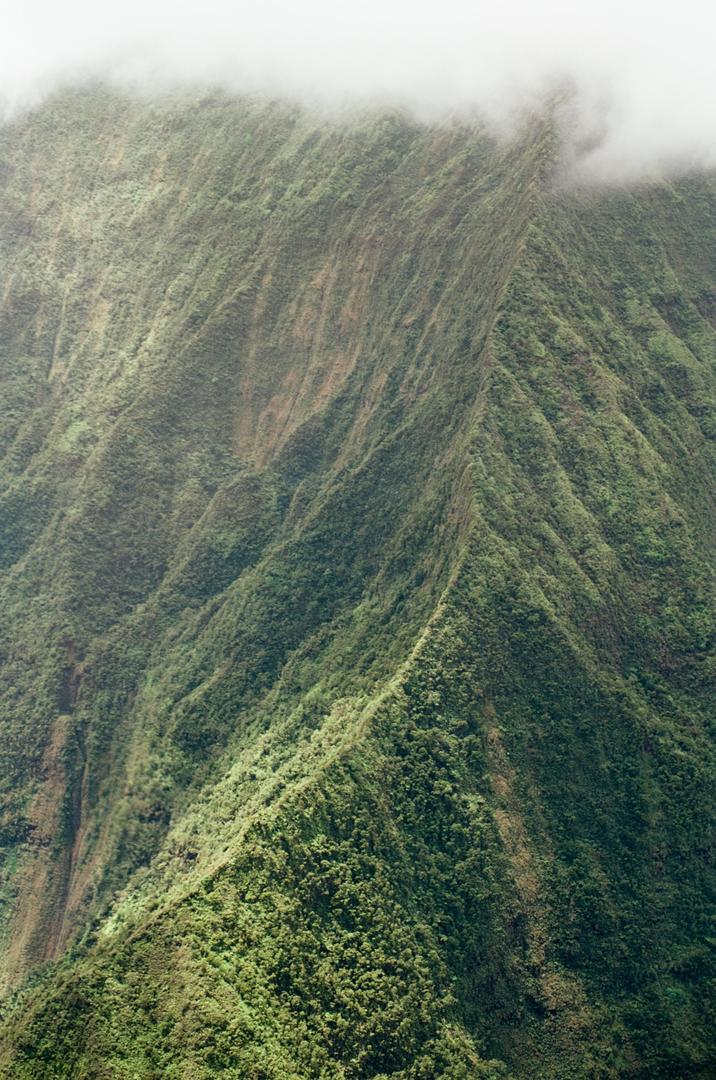 Kauaʻi from above | Chinon CE-5 | Vivitar Series 1 70-210mm | Ektar 100, shot on chinon industries inc. with kodak ektar 100