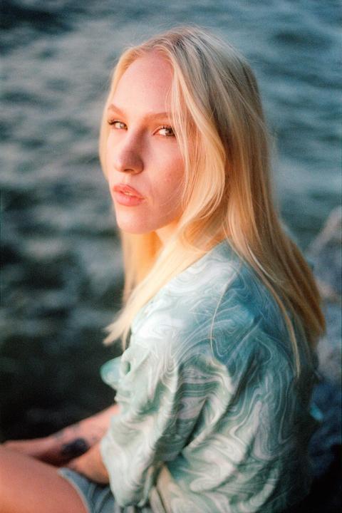 Seaside / Kodak Portra 400 / Canon EOS 7N / EF 50mm F1.8