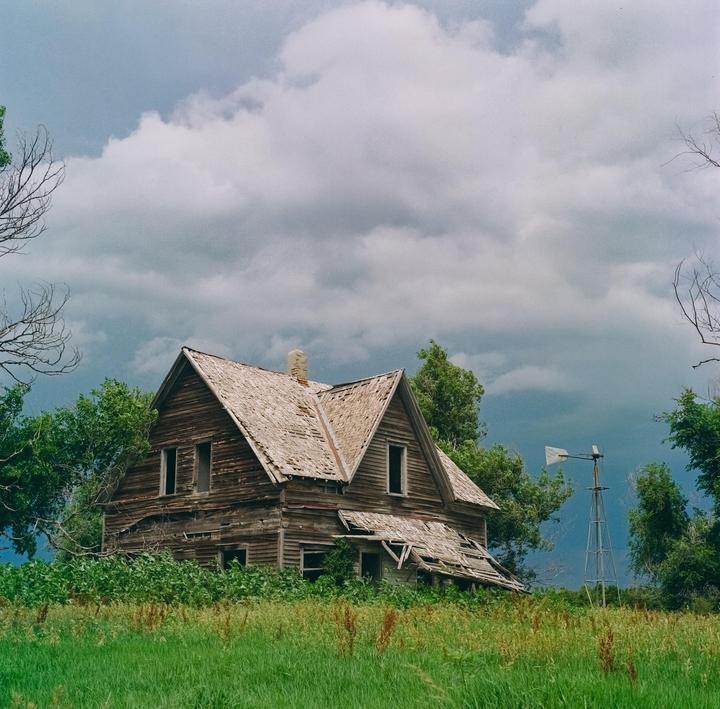 Little house on the prairie, Nebraska (Hasselblad 500cm Kodak Gold 200, unedited)