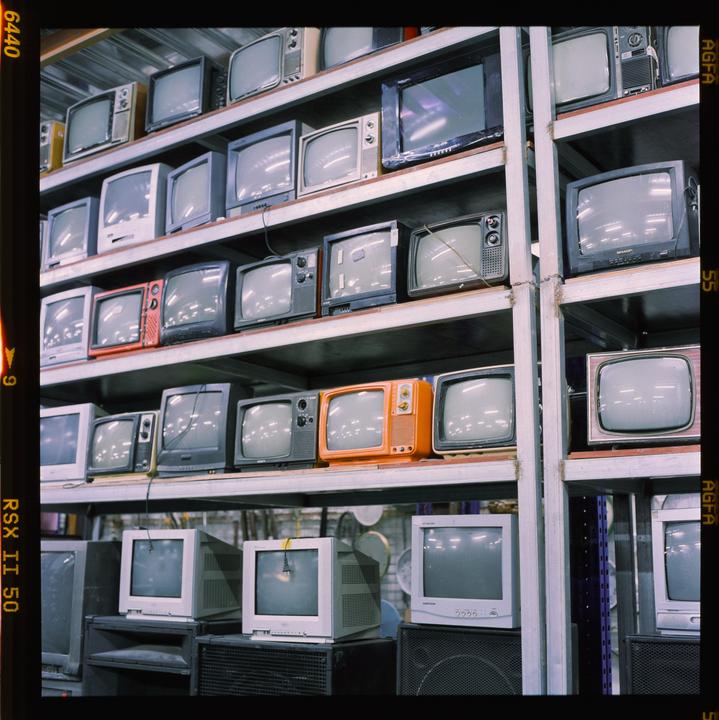 Museum of Strange Gadgets || Rollei 6008 i2 || Planar 80mm f2.8 || Agfa RSX II 50 (Exp. 2006)