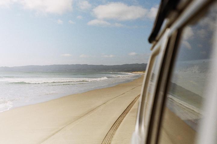 Early mornings on the beach (Minolta x-370s, Fujifilm c200)