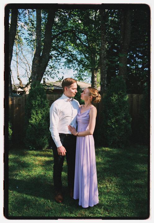What do you think about the light angle? [Nikon F3, Zeiss 28mm, Portra 800]
