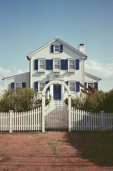 A Home in Ptown | Konica C35 | Fujicolor Superia X-TRA 400