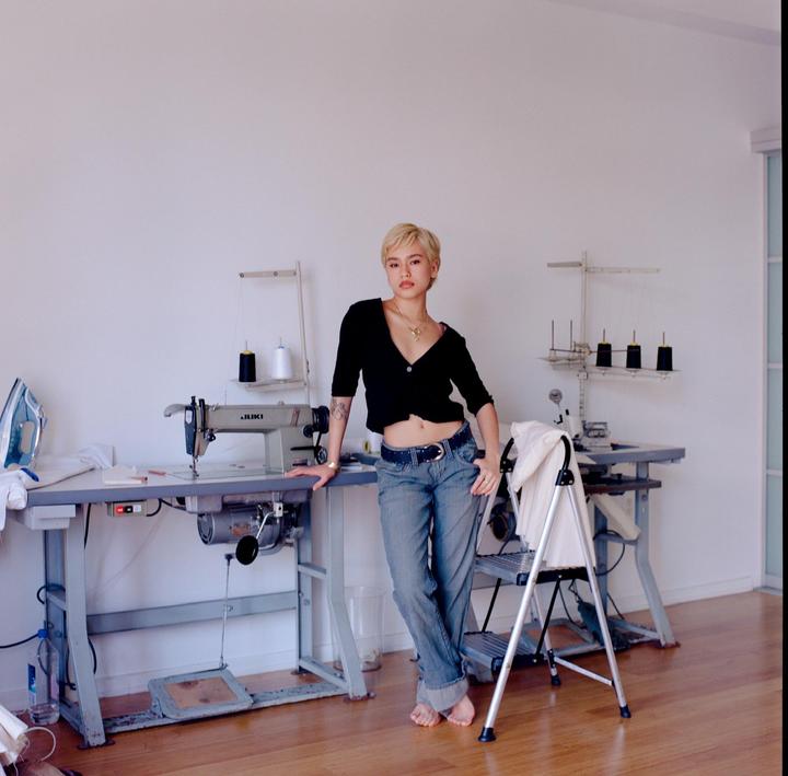 Mari in her studio | Hasselblad 500CM | Porta 800 | 80mm 2.8