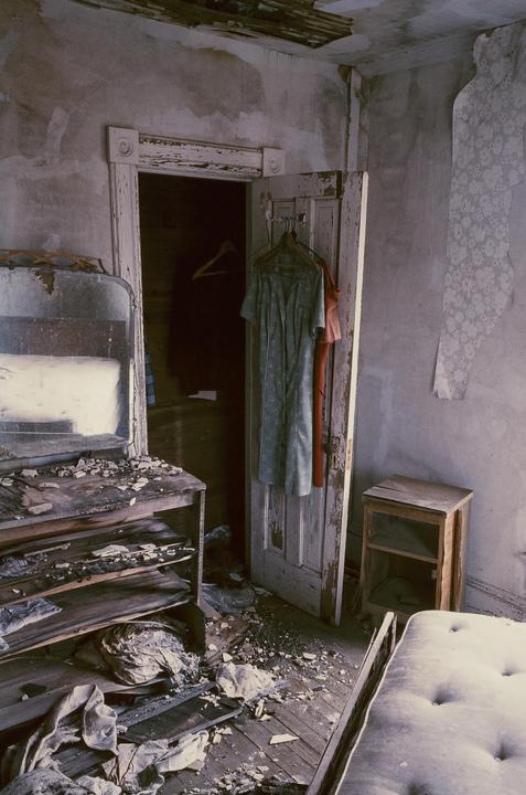 Abandoned. Berlin, Maryland | Contax G2 | 28mm | Kodak Ektachrome | Tiffen 812 Warming |