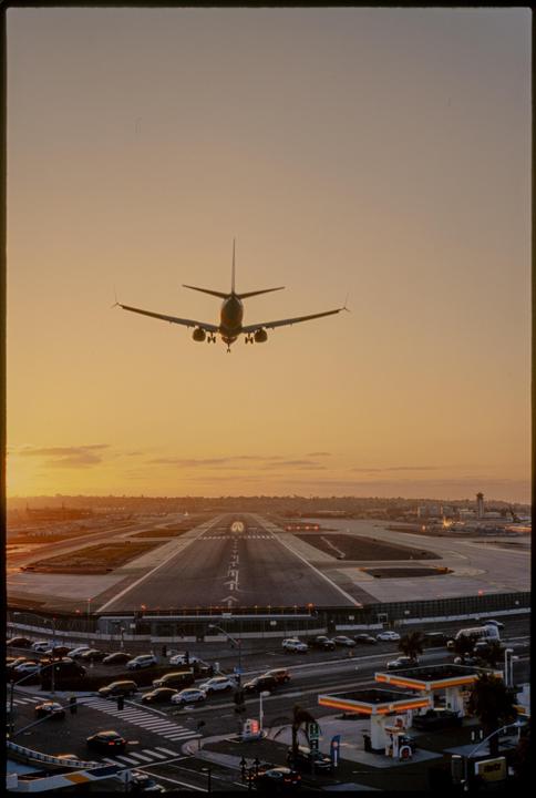 Short Final on Runway 27 | Voigtlander Bessa R2 50mm f1.5 | Ektachrome 100