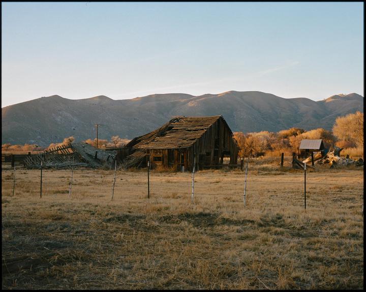 can’t stop time (mamiya 7ii, 80mm f/4, portra 400)