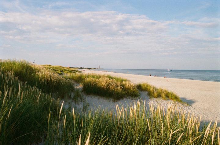 At the beach [Nikon F3, Ais 24mm 2.8, Gold 200]