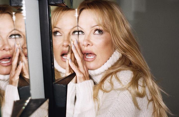 Pamela Anderson | Contax g2 | 50mm