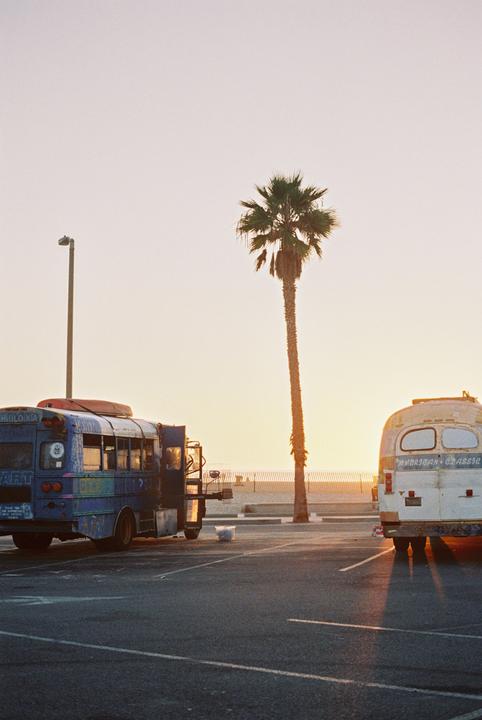 Santa Monica Beach [Olympus om-1 / F Zuiko 50mm f 1.8 / Fujicolor 400]