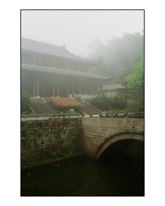 Temple in mist | Nikon FM2 | 28mm | Kodak Ultramax