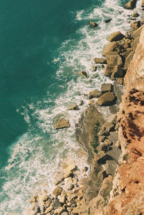 Nazaré Vertigo [Nikon FA | Nikkor 35-135mm AI-S | Portra 400]