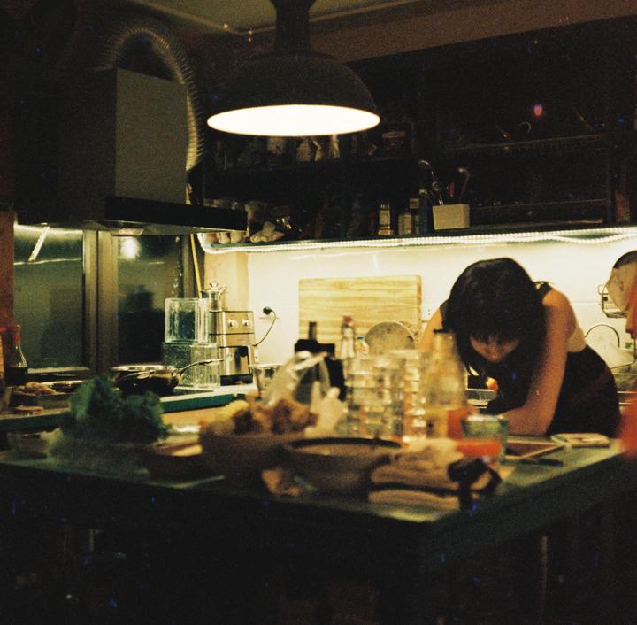 Midnight dinner [konica hexar af- film: agfaphoto color 400]