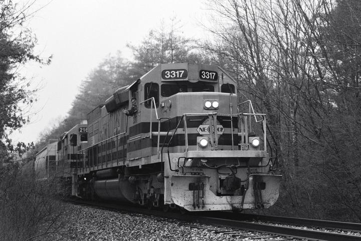 Railfanning on film [Nikon F5, Nikon AF-S Nikkor 58mm f/1.4G, Rollei Superpan 200]
