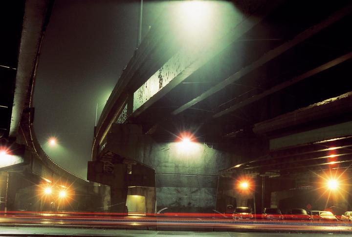 Cinestill 800t : Nikon N90s : 50mm : 75 second exposure