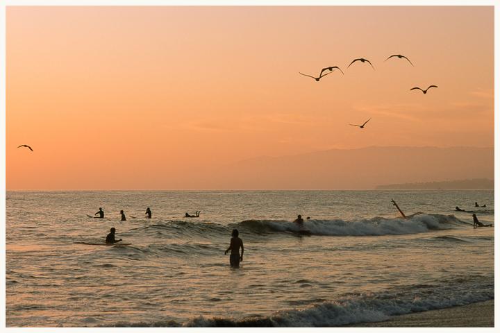 Sunset Surfers [Nikon FM3A, UltraMax/Portra 400]