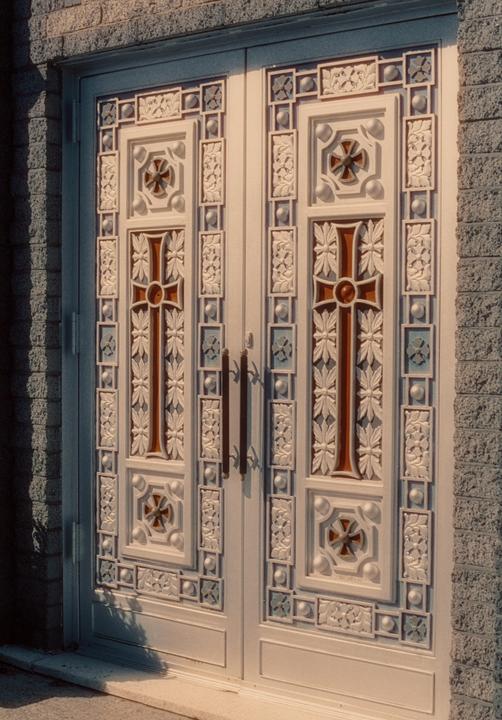 Nice entrance, cinestill 800T canon F1