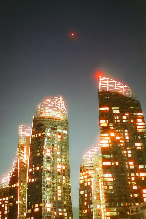 Venus has a halation! [Sora 200, Canon AE-1 programme]