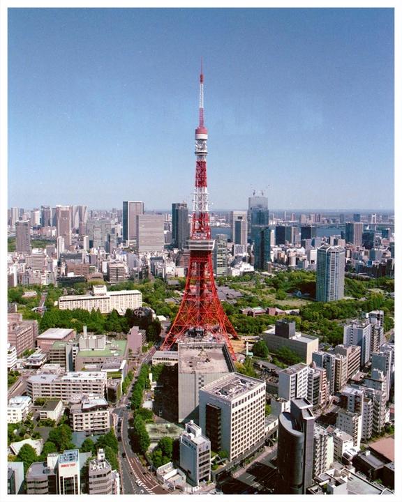 Tokyo Tower from different angles (Fujifilm Superia Premium 400 | Canon EOS 5)