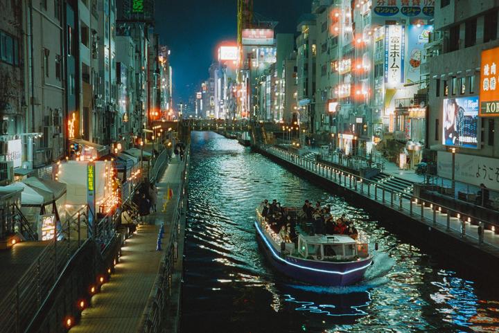 Dotonbori [Leica M4-P | 50mm f1.2 | Cinestill 800t]