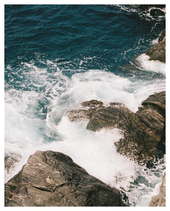Ambient waves [Canon AE-1, Portra 400, 35-70mm]