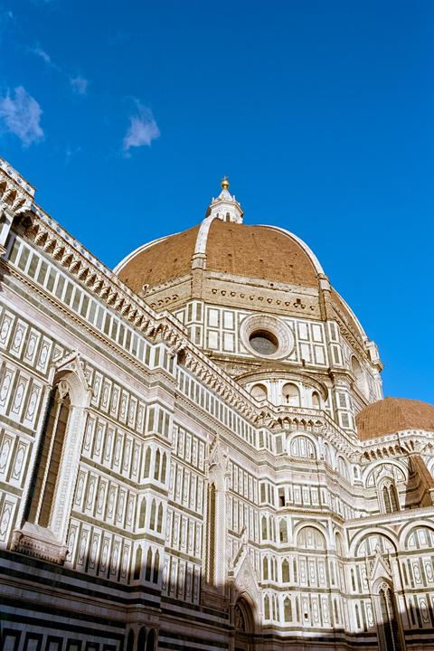 I waited to capture Brunelleschi's dome until the deep blue of the northern sky was behind it - Nikon F6 | Nikkor 28mm f/2.8 AI-S | Kodak Ektar 100 | Pakon F135 scan