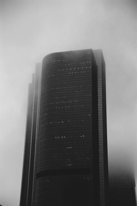 Skyscraper | Nikon n90s | Sigma 28-75mm/f2 | Rollei 80s