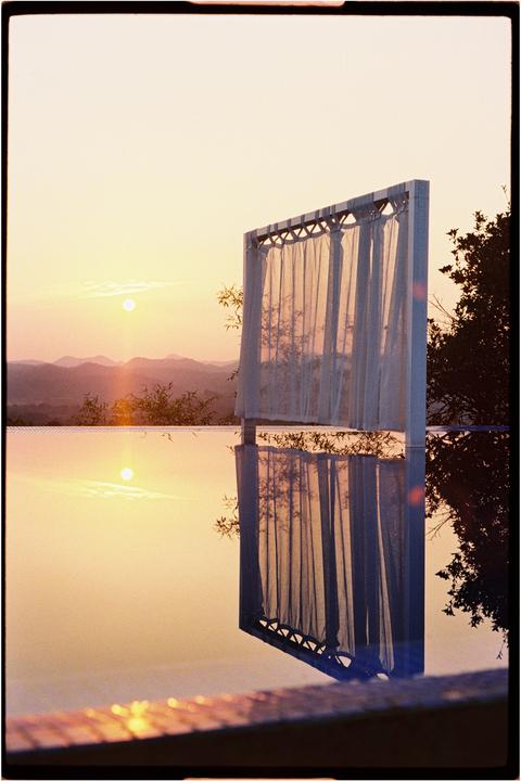 Sunset by the pool [Leica MP, 50 rigid, Ultramax 400]