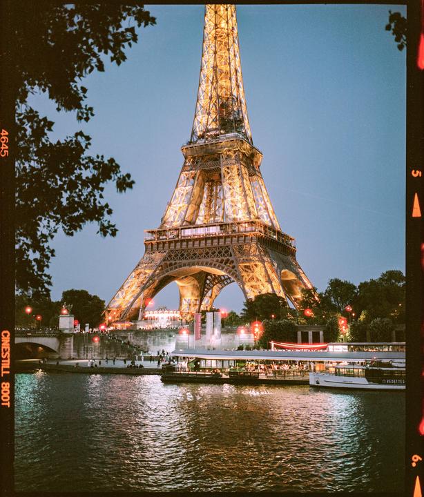 Paris · Mamiya 7ii 80MM · Cinestill 800T
