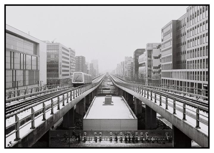Metro - Praktica MTL 50 | Pentacon auto 50mm f/1.8 | Kodak Tri-X 400