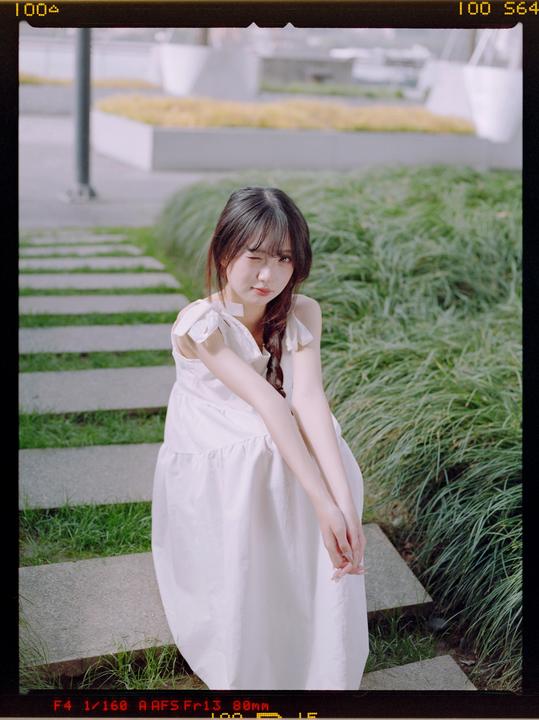 Scents of Summer || Hasselblad H5D || 80mm f2.8 || Fuji Superia 100 (Expired 2006)