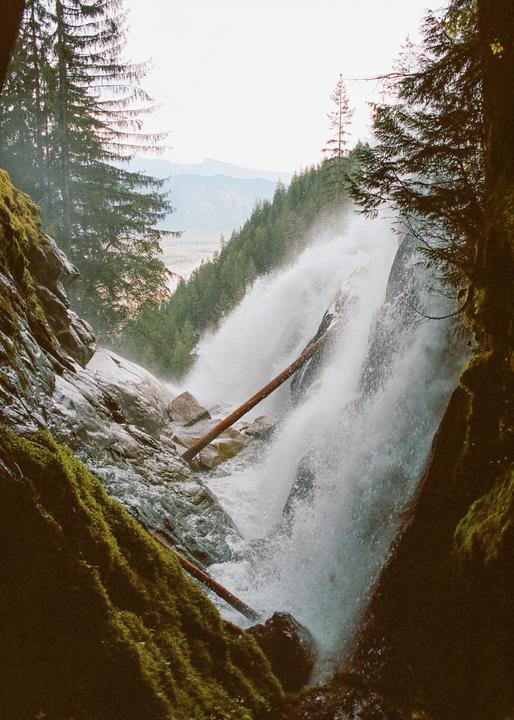 Felt like I needed earplugs to stay this close. The sound was deafening [Minolta Maxxum Stsi | Portra 400]