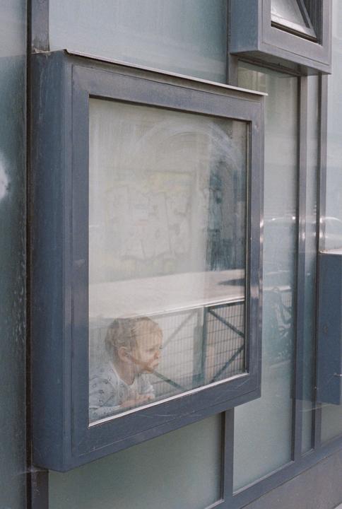 Paris. Canon AE1, 50 mm, Portra 800.