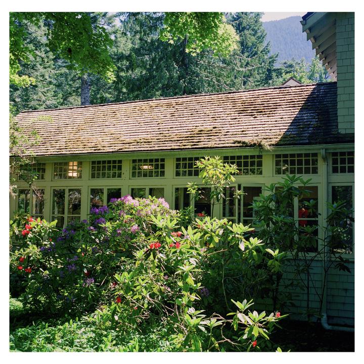 Lake Crescent Lodge (Hasselblad 501cm, 80mm cb f2.8, Fujipro 400h)