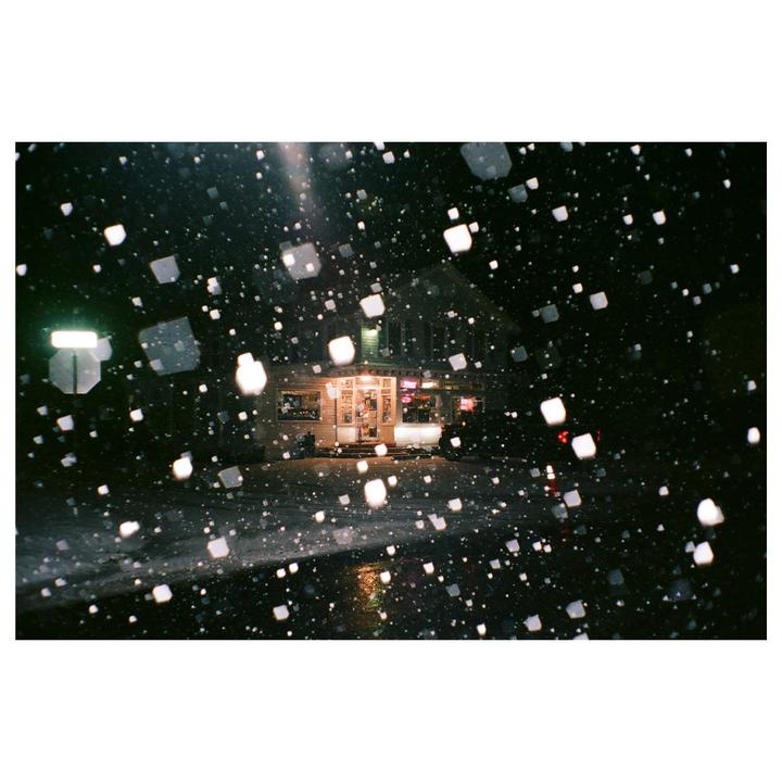 Falling fast [olympus infinity zoom, porta 400, 38mm]