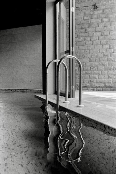Stirred, not shaken! [Nikon F5 35F2D , Kodak Double X]