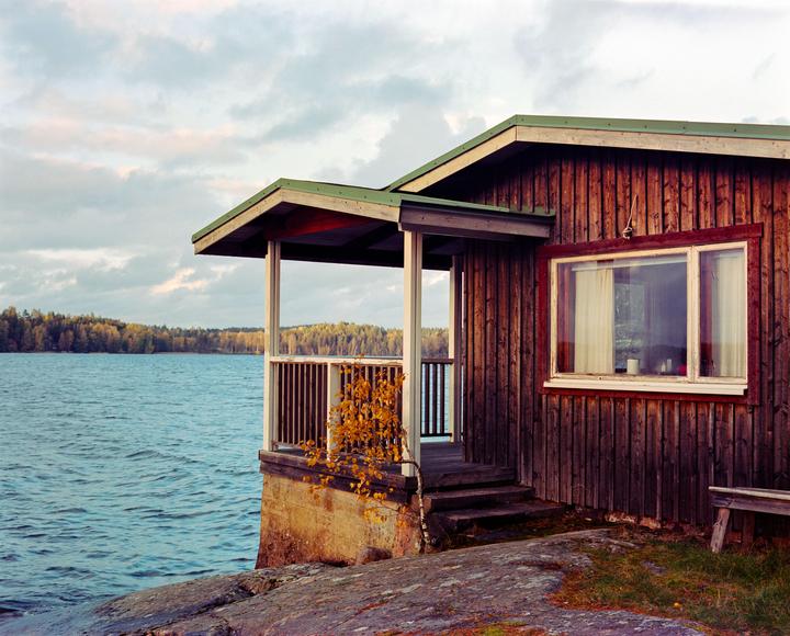 Sauna cabin in autumn | Mamiya RB67 w/ Sekor C 90mm f/3.8 | Portra 400