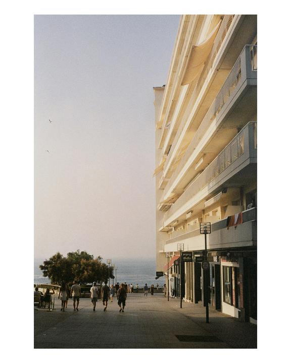 Golden hour in Biarritz [Nikon FE, 50MM, f 2.8, Portra 400]