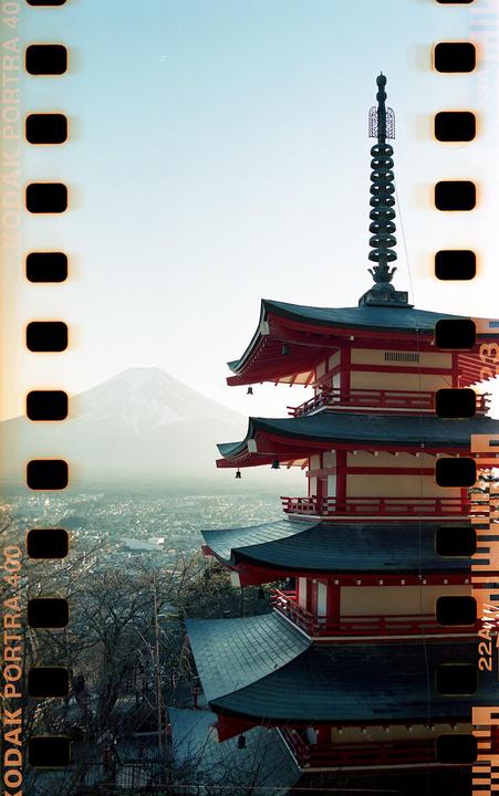 chureito pagoda sprockets [hasselblad 500 cm / Kodak portra 400 / carl zeiss distagon t* 50mm f4 cf fle]