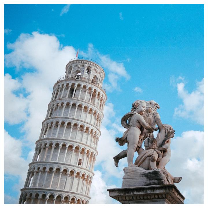 Leaning tower /// Minolta a9, 35-70 f4, Porta 400