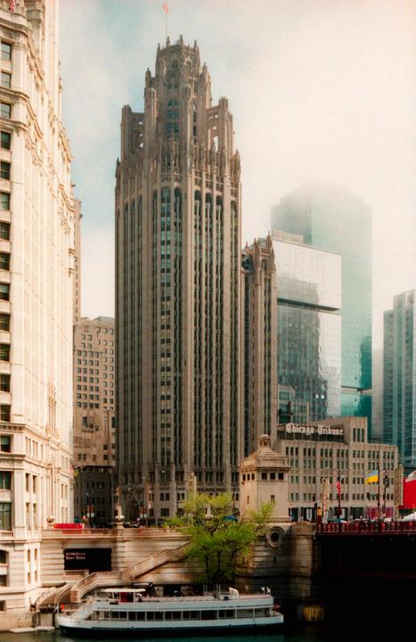 Tribune | Minolta X-570 | Kodak Gold 200