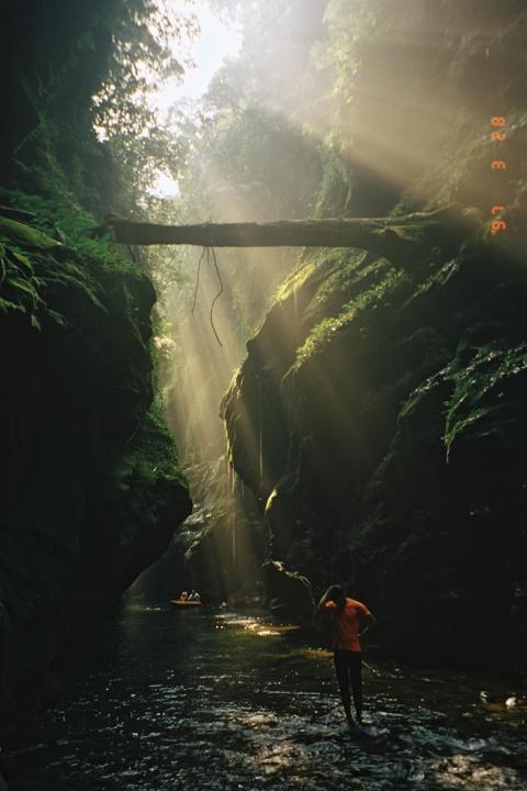 Meghalaya, India | Olympus Mju Zoom Wide 80 | Kodak 400 (Expired)