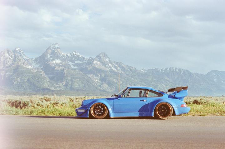 My last post with the CyberTruck was a bit.. Divisive to say the least. So maybe some vintage Porsches I also shot with the same expired film will be more accepted! (Canon AE-1 & ColorPlus 200 Film)